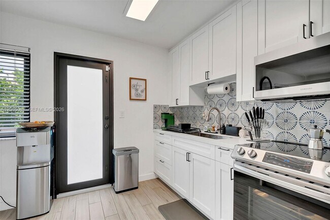 Photo - 595 NW 101st St