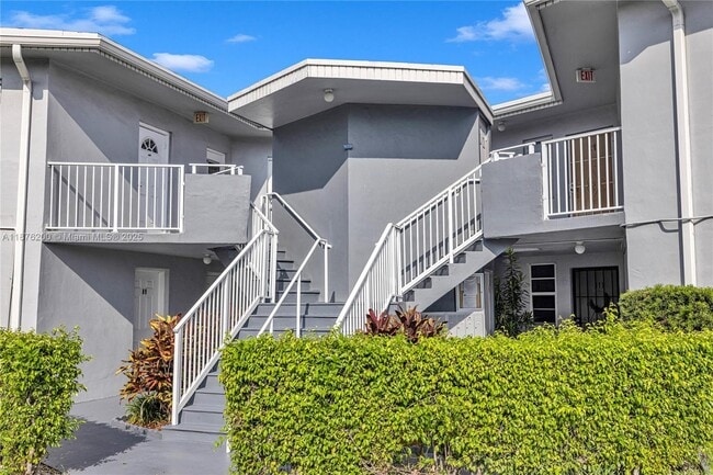 Photo - 1659 NE Miami Gardens Dr Unit 110