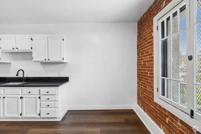 Studio - 550SF - Dining Room