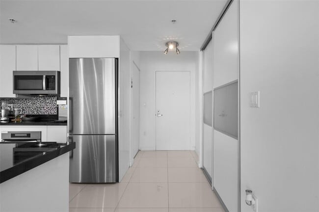 Photo - 92 SW 3rd St Unidad 4403