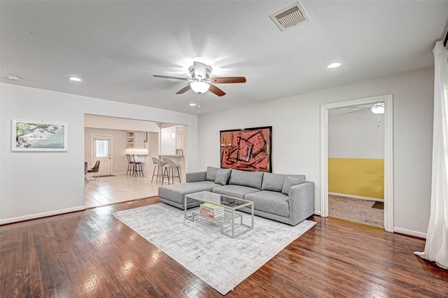Photo - 1639 Walton St
