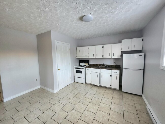 Building Photo - 17 Scott Ave Unit 4