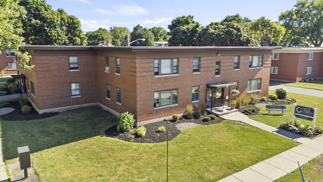 MAIN OFFICE - South Wedge Commons Apartments