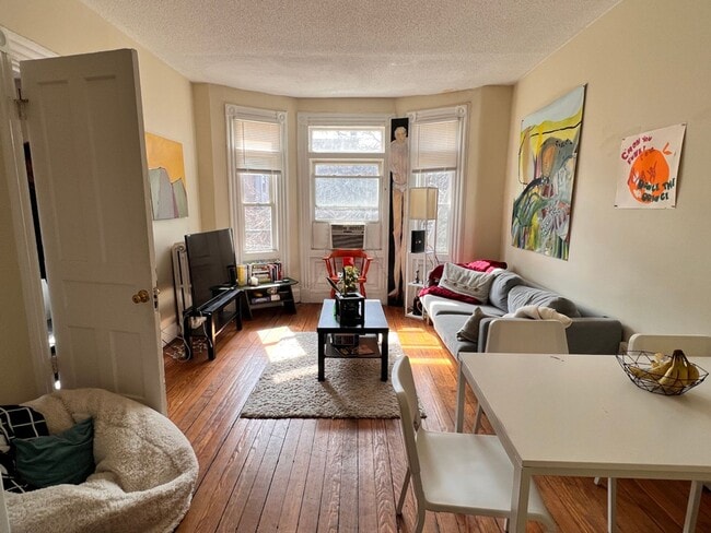 Building Photo - 65 Edgewood Ave Unit 2