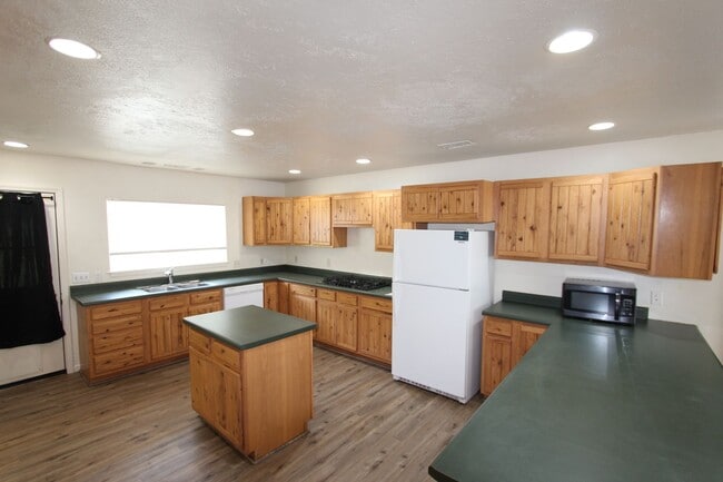 3409 Pima Dr