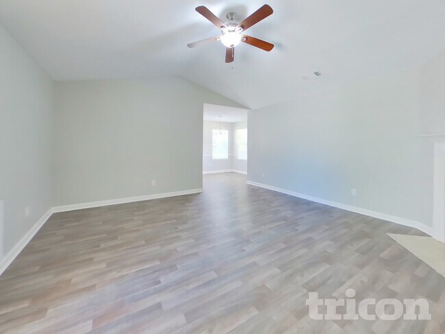 Photo - 205 Inverness Trce