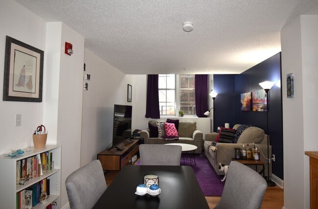 Photo - Reduced & 75% off 1st Month's Rent! Impecc...