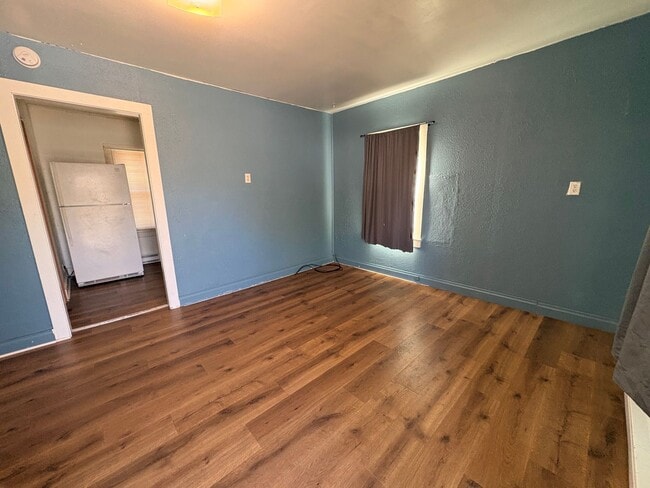 Photo - 511 1/2 7th Avenue