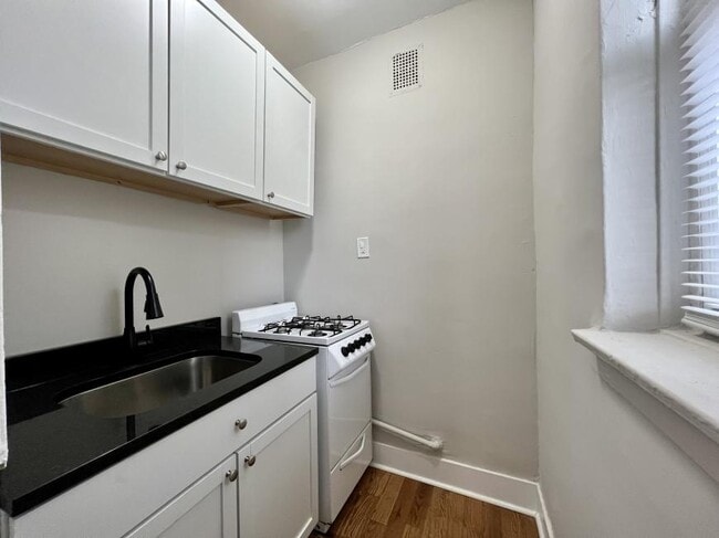 Photo - 0 bedroom in Chicago IL 60626 Unit 407