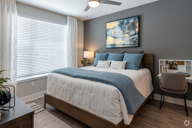 1BR, 1BA - 739SF