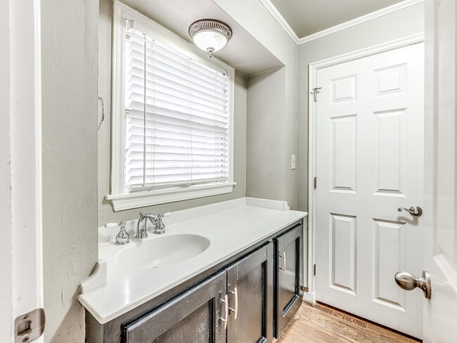 Photo - 615 NW 37th St
