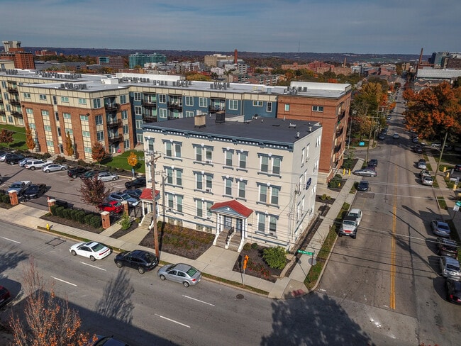 Photo - 130-134 William Howard Taft Road