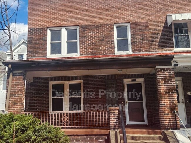 Building Photo - 517 Summerlea St