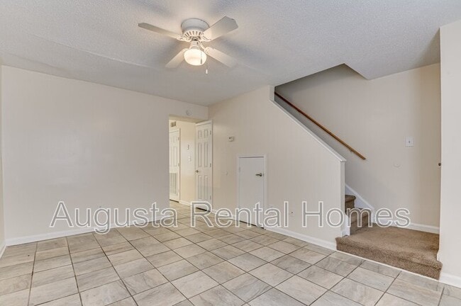 Photo - 104 Canary St