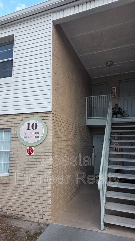 Building Photo - 7210 N Manhattan Ave Unit APT 1021