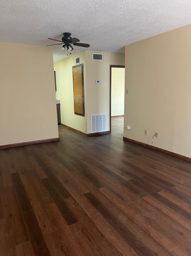 Photo - 2 Bed 1 Bath Apartment for Lease