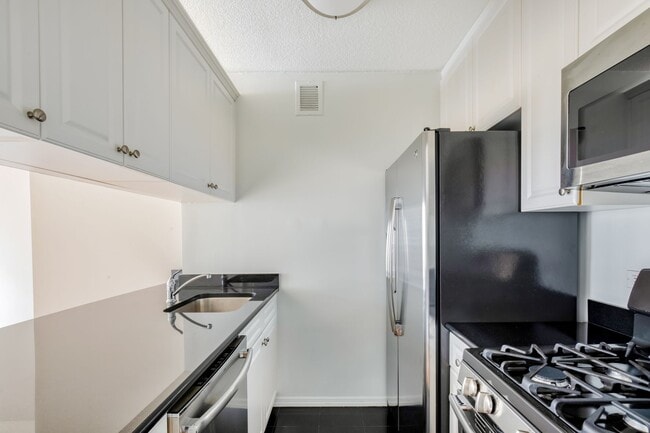 Photo - Windsor Court Apartments