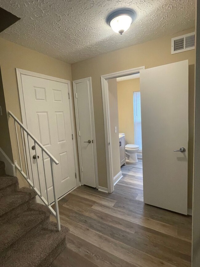 Photo - 531 Amquiwood Ct