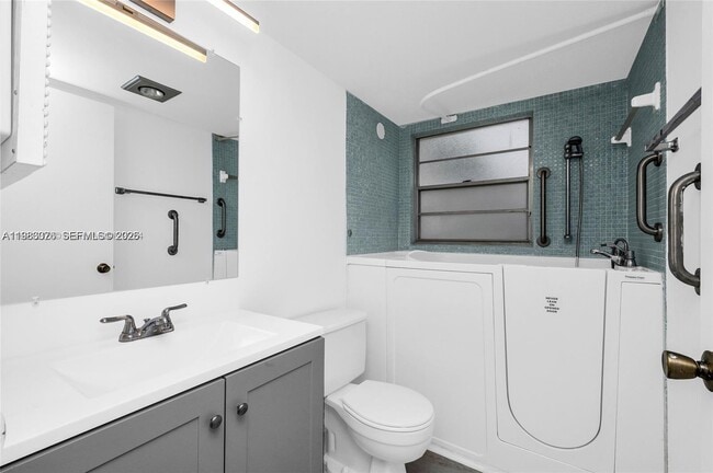 Photo - 257 Fanshaw G Unit 257