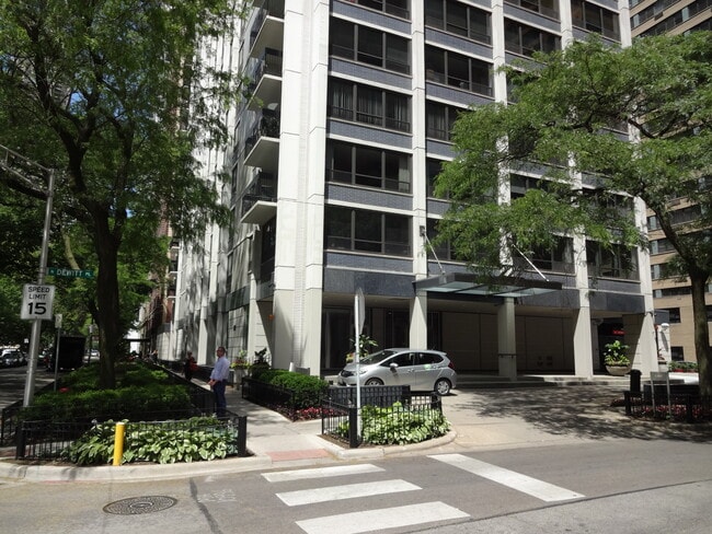 Building Photo - 222 E Pearson St Unit 2105