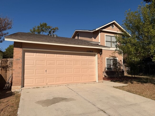Photo - OPEN 3 BR W/ MASTER DOWN*STAINLESS STEEL APPLIANCES*FIREPLACE IN LIVING*TILED SHOWER*WALK-IN CLOS...