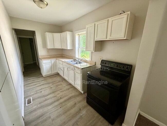 Photo - 289 Sumner Ct