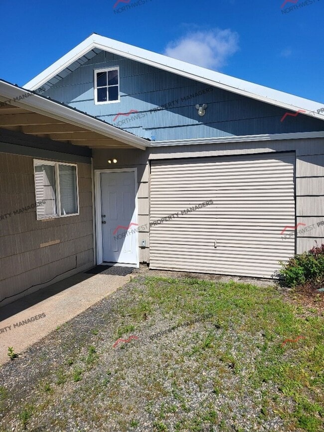 Building Photo - R290 Unit B