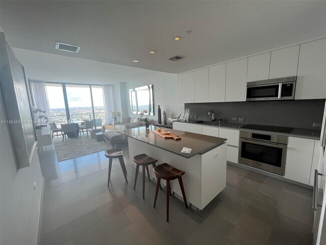 Photo - 88 SW 7th St Unidad 3506