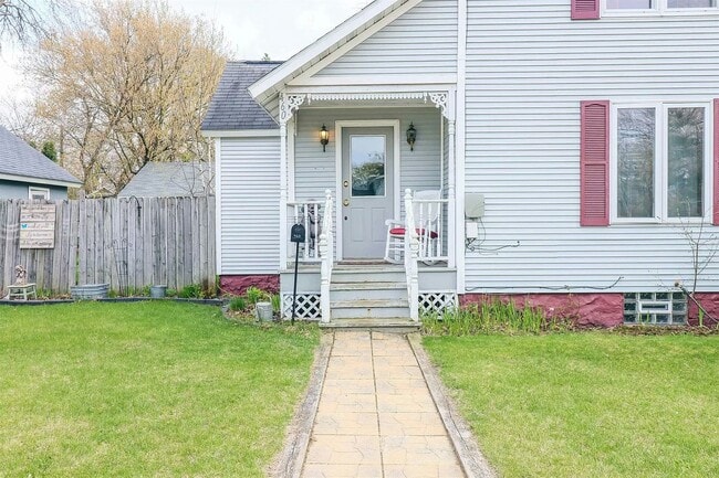 Building Photo - 460 Spruce St