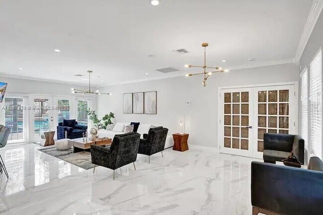 Photo - 247 SW 5th St Unidad HOME