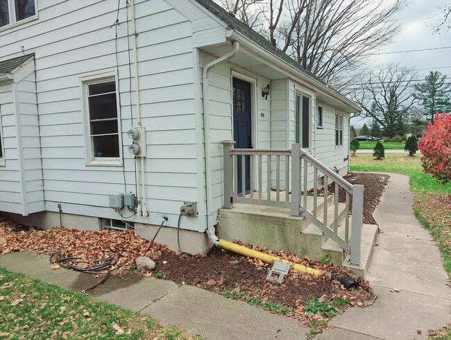 Building Photo - 410 Fairfield Ave NW