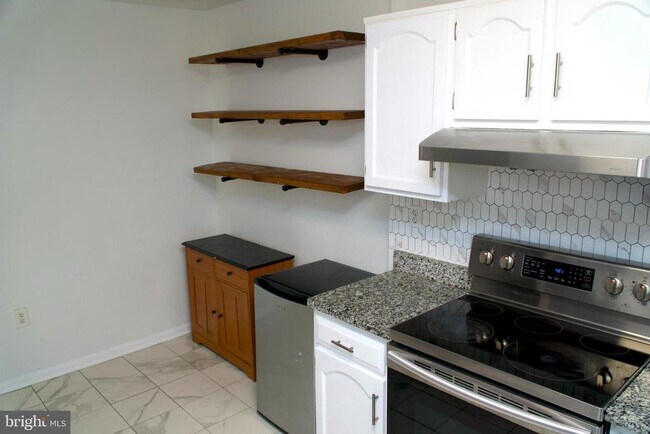 Photo - 7710 Merrick Ln