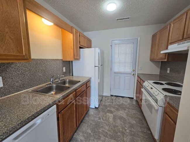 Photo - 308 Westbrook Ct