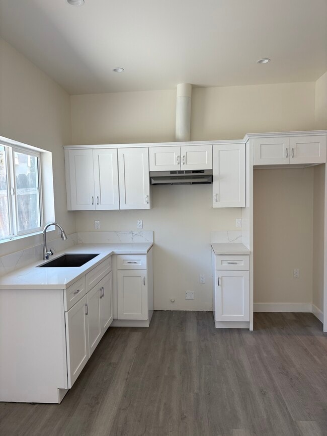 Building Photo - 314 N Market St Unit 5