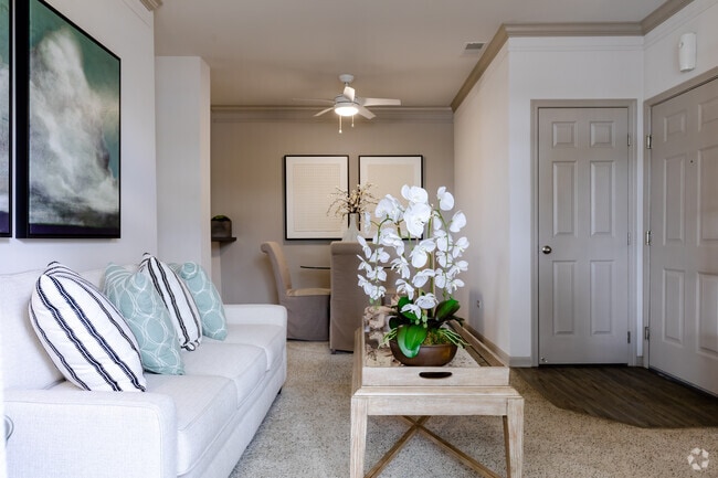 2BR, 2BA - Living/Dining Room