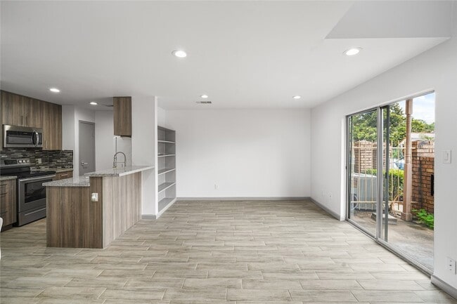Photo - 10615 Briar Forest Dr Unit 102