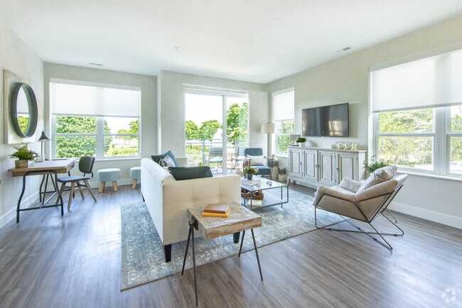 1HAB, 1BA - 901SF - Lake Terrace Apartment in Downtown Kenosha!