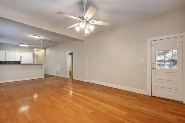 Photo - 4613 Avenue B
