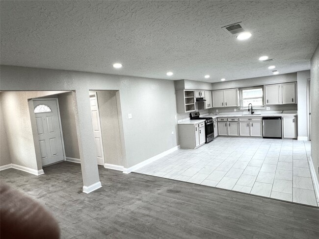 Photo - 6321 Apache Dr