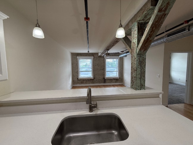 Photo - 883 Broadway