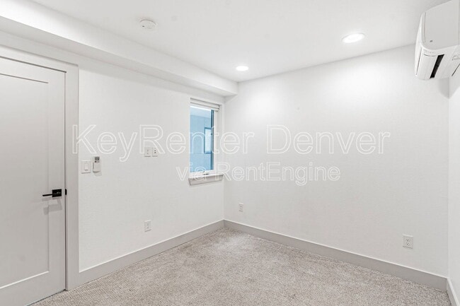 Photo - 1468 Yates St