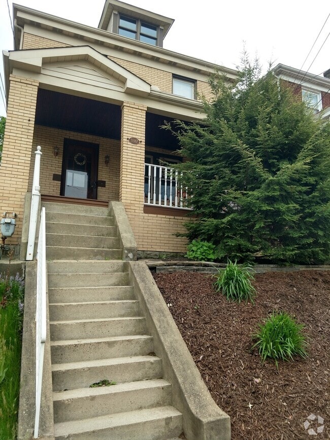 Building Photo - 3 Bedroom Home in Dormont!