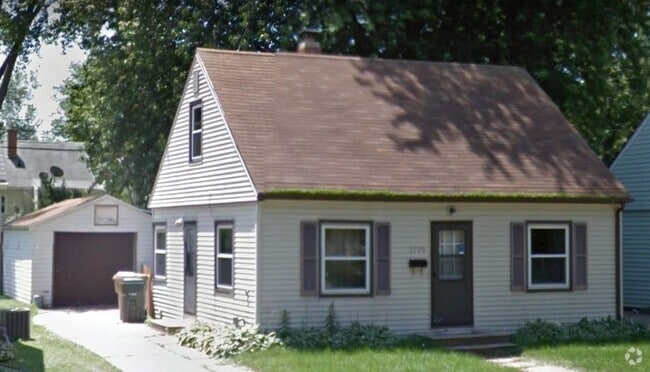 Building Photo - 2725 Myrtle St Rental
