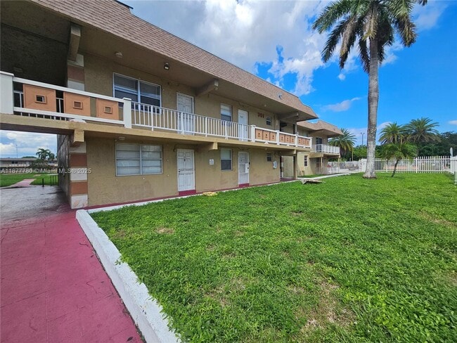 Building Photo - 301 NW 177th St Unit 107 Rental