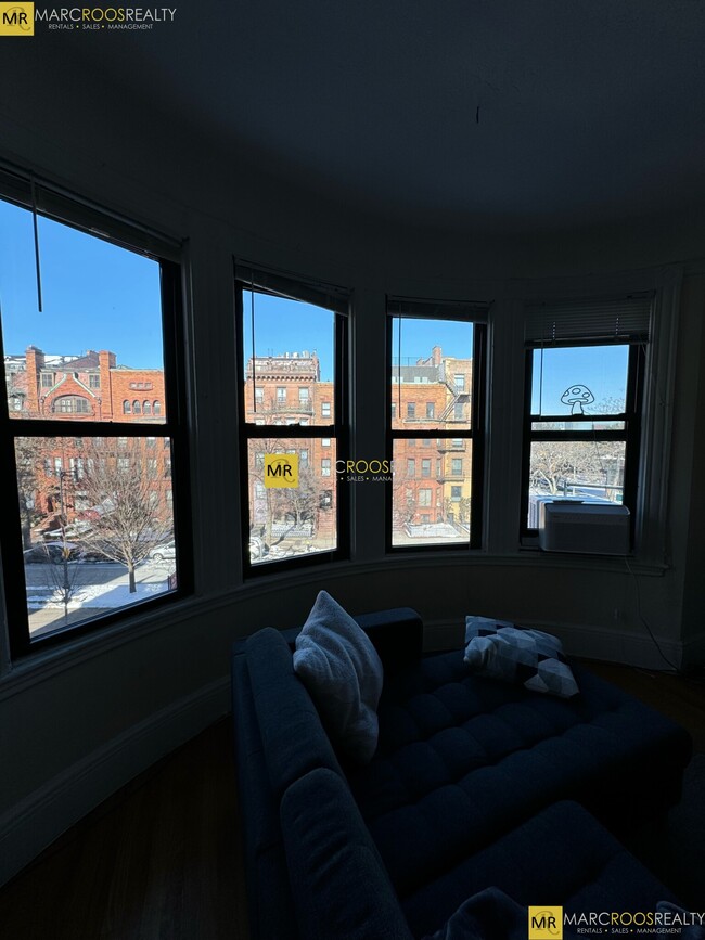 Photo - 58 Beacon St Unidad Beacon St #3 Rental