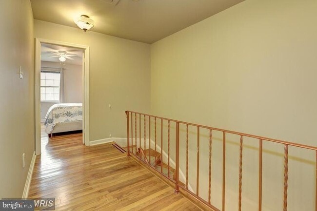 Photo - 3898 University Dr