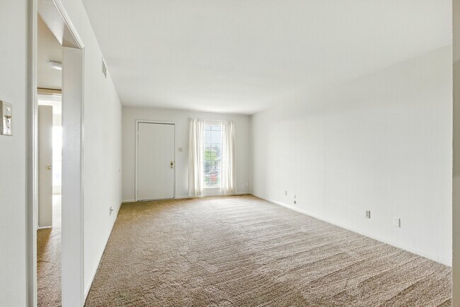 Photo - Hollock Square