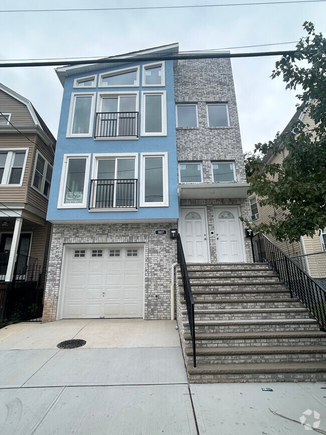 Building Photo - 887 S 14th St Rental