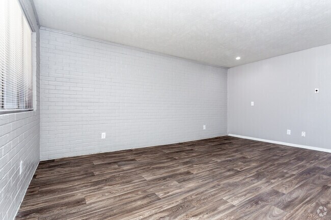 1BR,1BA-750SF