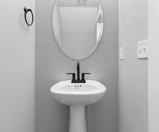 Photo - 106 Jonathan Wade Cir